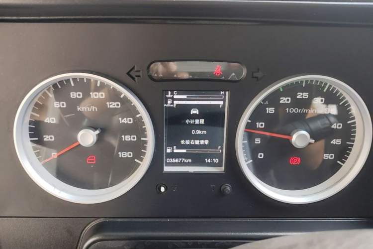 Used Iveco Daily 2021 2.5T A35 M1 Passenger Van 5-9 Seater Short Wheelbase Mid-Roof Design Single Tire Manual Doors Instrument Cluster
