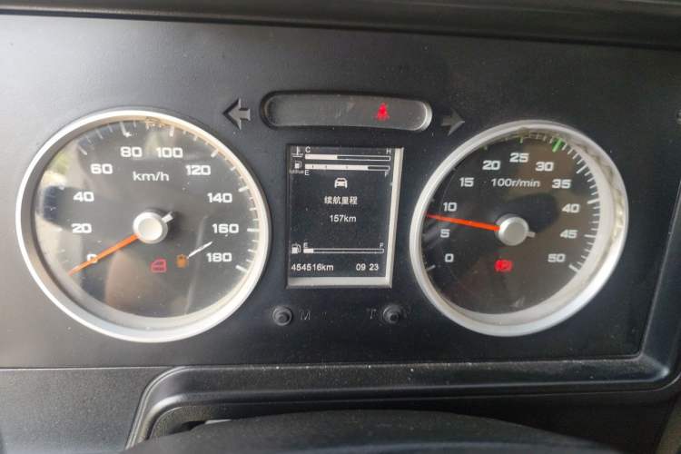 Used Iveco Daily 2021 2.5T V40 2-3 Seater Long Wheelbase Mid-Roof Dual Tires Manual Doors Instrument Cluster