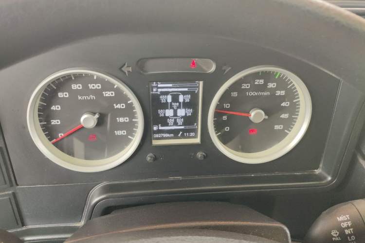 Used Iveco Daily 2021 2.5T A35 M1 Passenger Van 5-9 Seater Short Wheelbase Mid-Roof Design Dual Tires Manual Doors Instrument Cluster