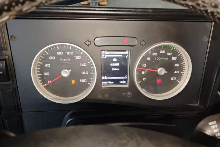 Used Iveco Daily 2021 2.5T A35 M1 Passenger Van 5-9 Seater Short Wheelbase Mid-Roof Design Dual Tires Side Sliding Door Instrument Cluster