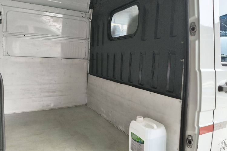 Used Iveco Daily 2021 2.5T V35 2-3 Seater Short Wheelbase Mid-Roof Dual Tire Side-Sliding Doors Interior 6