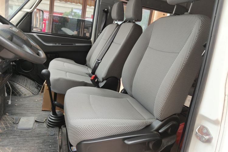 Used Iveco Daily 2021 2.5T A35 M1 Passenger Van 5-9 Seater Short Wheelbase Mid-Roof Design Dual Tires Side Sliding Door Left Front Seat