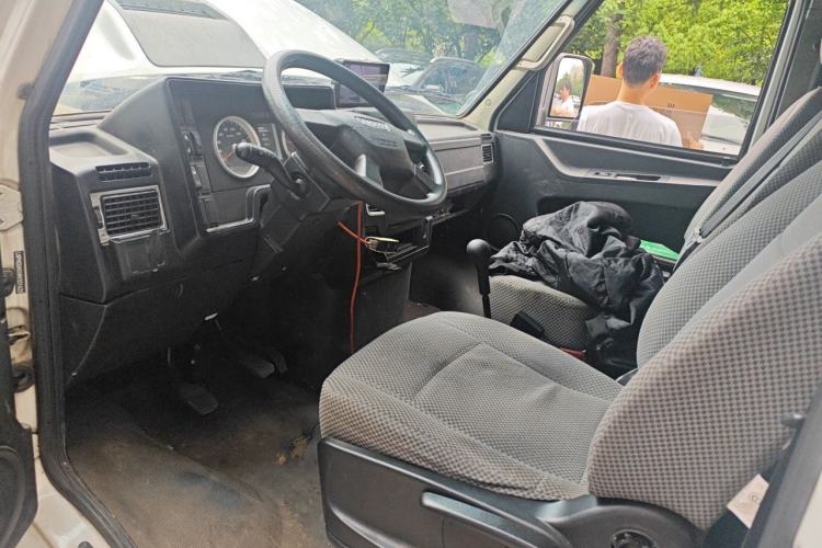 Used Iveco Daily 2021 2.5T A35 M1 Passenger Van 5-9 Seater Short Wheelbase Mid-Roof Design Dual Tires Manual Doors Left Front Seat