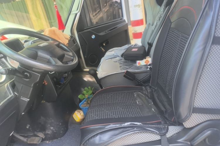 Used Iveco Daily 2021 2.5T A35 M1 Passenger Van 5-9 Seater Short Wheelbase Mid-Roof Design Dual Tires Side Sliding Door Left Front Seat