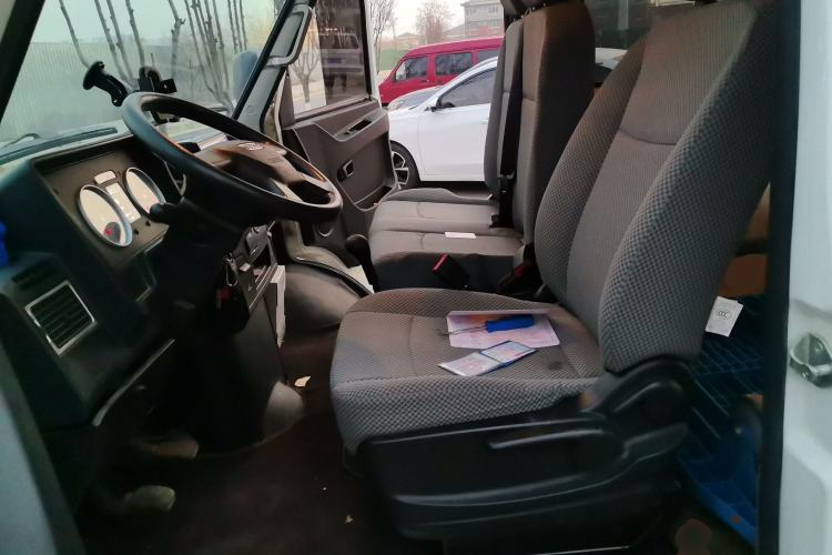 Used Iveco Daily 2021 2.5T A35 M1 Passenger Van 5-9 Seater Short Wheelbase Mid-Roof Design Dual Tires Side Sliding Door Left Front Seat