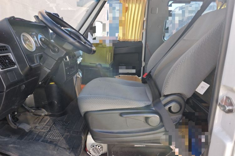 Used Iveco Daily 2021 2.5T A35 M1 Passenger Van 5-9 Seats Short Wheelbase Low Roof Single Tire Manual Doors Left Front Seat