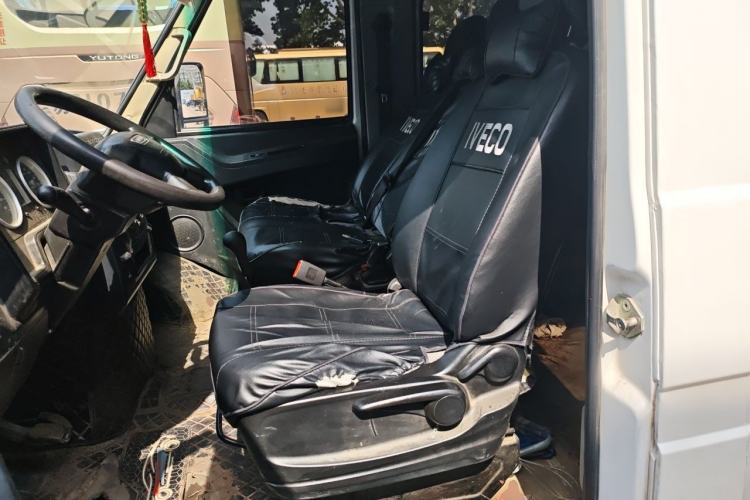 Used Iveco Daily 2021 2.5T A35 M1 Passenger Van 5-9 Seats Short Wheelbase Low Roof Single Tire Manual Doors Left Front Seat