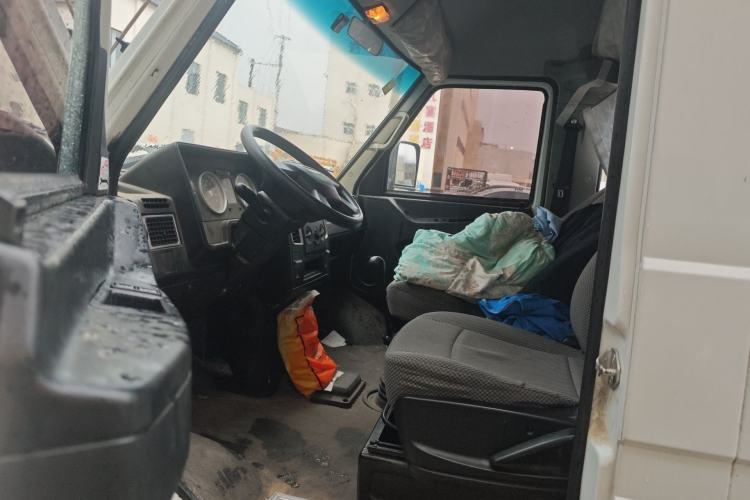 Used Iveco Daily 2021 2.5T A35 M1 Passenger Van 5-9 Seater Short Wheelbase Mid-Roof Design Single Tire Side-Sliding Door Left Front Seat