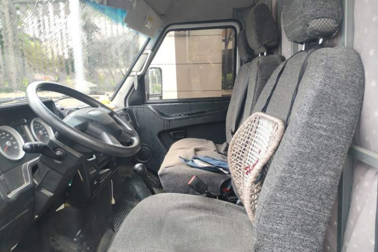 Used Iveco Daily 2021 2.5T A35 M1 Passenger Van 5-9 Seater Short Wheelbase Mid-Roof Design Dual Tires Manual Doors Left Front Seat