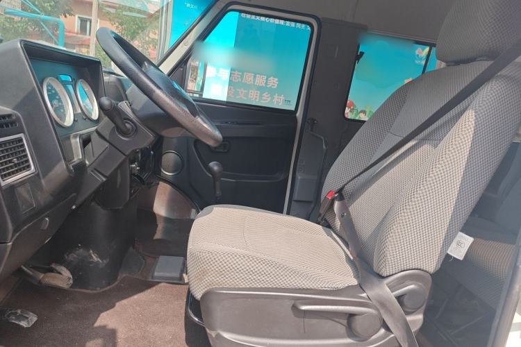 Used Iveco Daily 2021 2.5T A35 M1 Passenger Van 5-9 Seater Short Wheelbase Mid-Roof Design Single Tire Manual Doors Left Front Seat