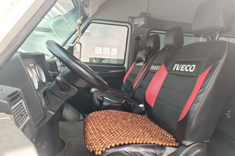 Used Iveco Daily 2021 2.5T A35 M1 Passenger Van 5-9 Seater Short Wheelbase Mid-Roof Design Dual Tires Side Sliding Door Left Front Seat