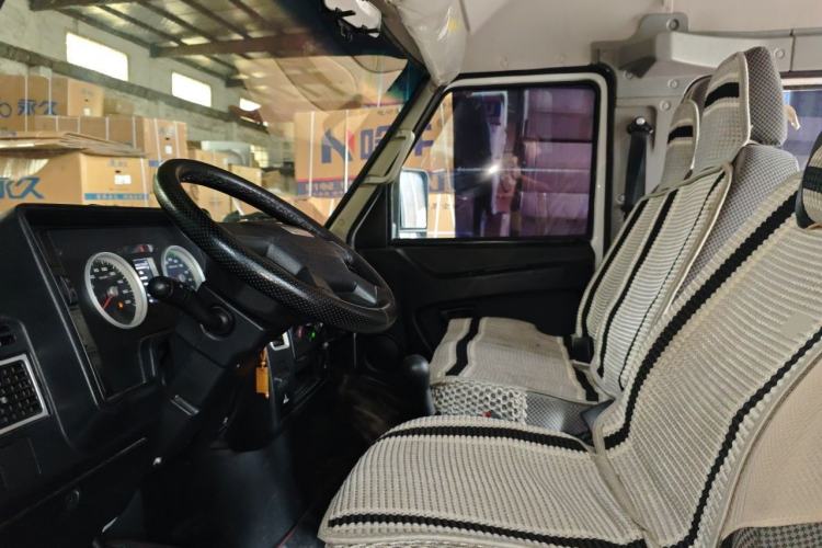 Used Iveco Daily 2021 2.5T A35 M1 Passenger Van 5-9 Seater Short Wheelbase Mid-Roof Design Dual Tires Side Sliding Door Left Front Seat