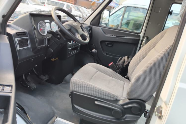 Used Iveco Daily 2021 2.5T A40 M1 Passenger Van 5-9 Seats Long Wheelbase Mid-Roof Design Dual Tires Manual Doors Left Front Seat