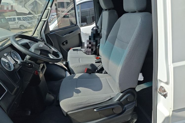 Used Iveco Daily 2021 2.5T A35 M1 Passenger Van 5-9 Seater Short Wheelbase Mid-Roof Design Dual Tires Side Sliding Door Left Front Seat