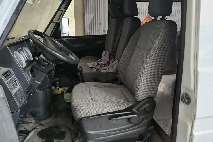 Used Iveco Daily 2021 2.5T A35 M1 Passenger Van 5-9 Seater Short Wheelbase Mid-Roof Design Dual Tires Side Sliding Door Left Front Seat