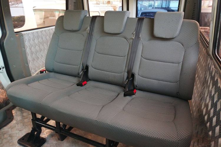 Used Iveco Daily 2021 2.5T A35 M1 Passenger Van 5-9 Seater Short Wheelbase Mid-Roof Design Dual Tires Side Sliding Door Left Rear Seat