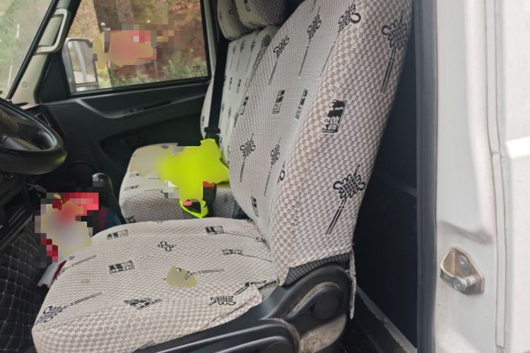 Used Iveco Daily 2021 2.5T V35 2-3 Seater Short Wheelbase Mid-Roof Design Dual Tires Manual Doors Left Rear Seat