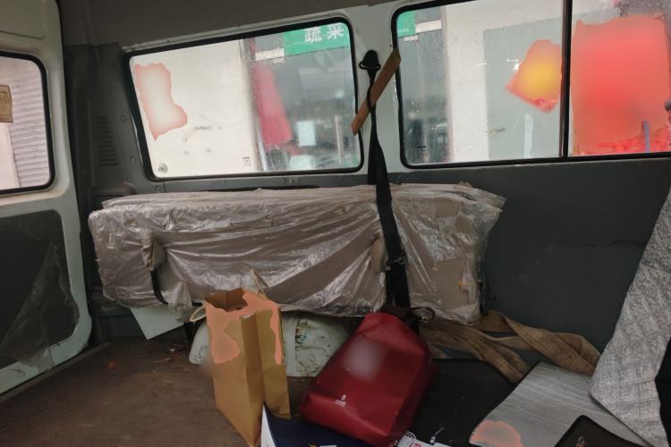 Used Iveco Daily 2021 2.5T A35 M1 Passenger Van 5-9 Seater Short Wheelbase Mid-Roof Design Single Tire Side-Sliding Door Left Rear Seat
