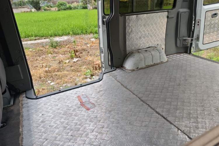 Used Iveco Daily 2021 2.5T A35 M1 Passenger Van 5-9 Seater Short Wheelbase Mid-Roof Design Single Tire Side-Sliding Door Left Rear Seat
