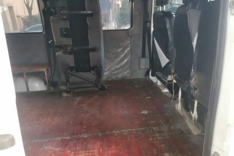 Used Iveco Daily 2021 2.5T A35 M1 Passenger Van 5-9 Seater Short Wheelbase Mid-Roof Design Single Tire Manual Doors Left Rear Seat