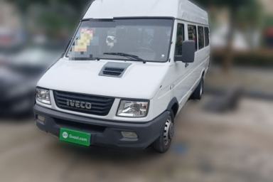 Used Iveco Daily 2021 2.5T A40 M1 Passenger Van 5-9 Seats Long Wheelbase Mid-Roof Design Dual Tires Manual Doors