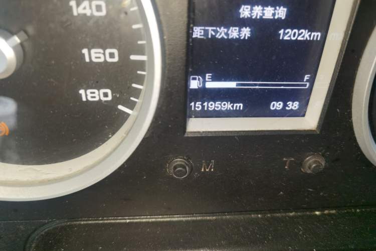 Used Iveco Daily 2021 2.8T V35 VAN厢式 van 3-seater short wheelbase mid-roof design single-tire side-hinged door Odometer Close Up
