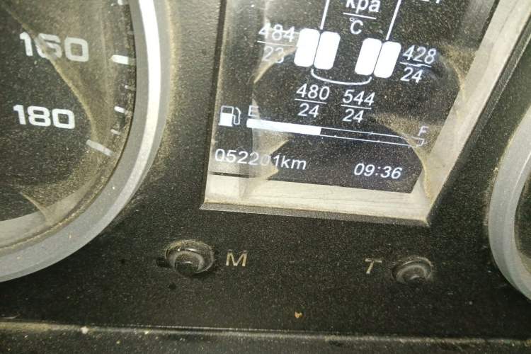 Used Iveco Daily 2021 2.5T A35 M1 Passenger Van 5-9 Seater Short Wheelbase Mid-Roof Design Dual Tires Side Sliding Door Odometer Close Up