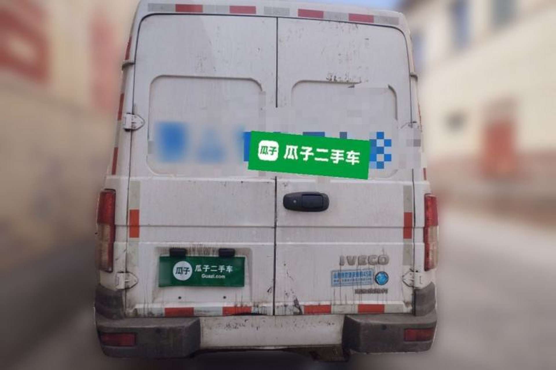 Used Iveco Daily 2021 2.8T V40 VAN厢式 Cargo Van 3-Seater Long Wheelbase Mid-Roof Design Dual Tires Manual Door Rear
