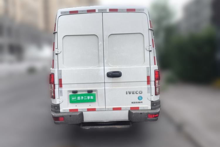Used Iveco Daily 2021 2.5T V40 2-3 Seater Long Wheelbase Mid-Roof Design with Dual Side Sliding Doors Rear