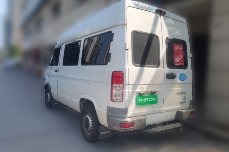 Used Iveco Daily 2021 2.5T A35 M1 Passenger Van 5-9 Seater Short Wheelbase Mid-Roof Design Single Tire Side-Sliding Door Rear Left 45 Deg