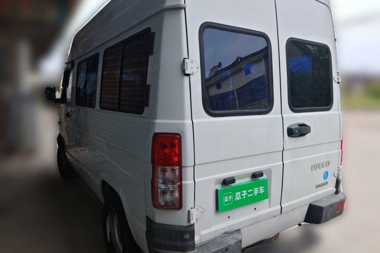 Used Iveco Daily 2021 2.5T A35 M1 Passenger Van 5-9 Seater Short Wheelbase Mid-Roof Design Dual Tires Side Sliding Door Rear Left 45 Deg