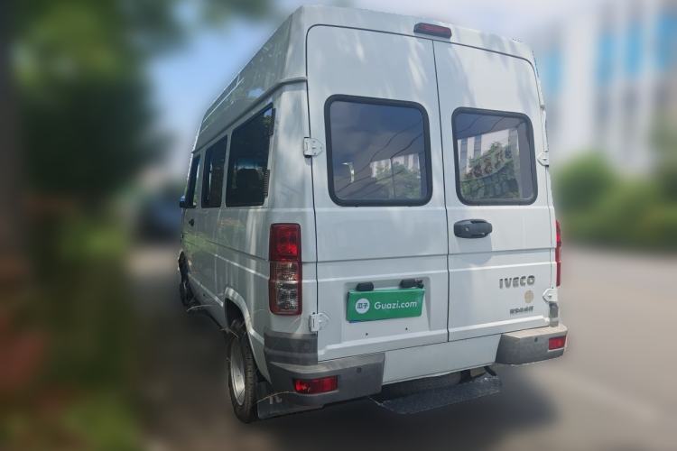 Used Iveco Daily 2021 2.5T A35 M1 Passenger Van 5-9 Seater Short Wheelbase Mid-Roof Design Dual Tires Side Sliding Door Rear Left 45 Deg