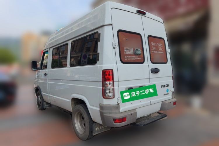 Used Iveco Daily 2021 2.5T A35 M1 Passenger Van 5-9 Seater Short Wheelbase Mid-Roof Design Dual Tires Side Sliding Door Rear Left 45 Deg