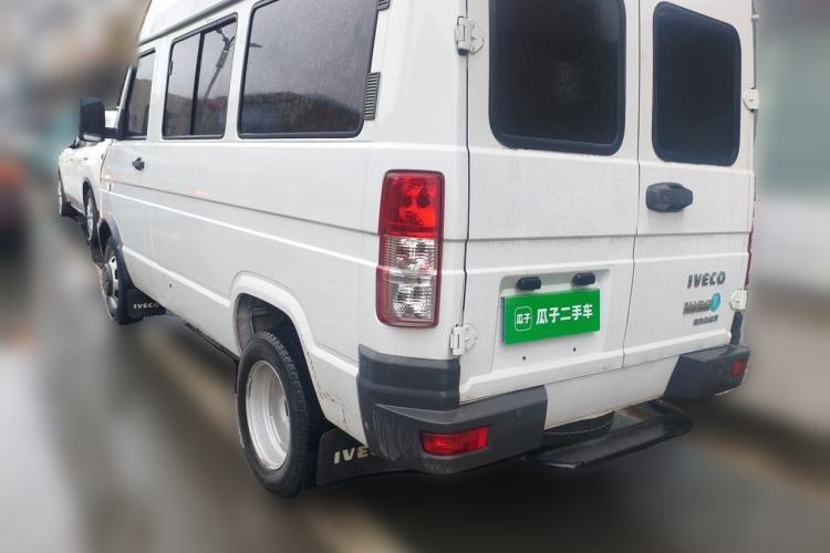 Used Iveco Daily 2021 2.5T A35 M1 Passenger Van 5-9 Seater Short Wheelbase Mid-Roof Design Dual Tires Side Sliding Door Rear Left 45 Deg