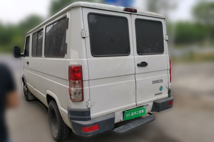Used Iveco Daily 2021 2.5T A35 M1 Passenger Van 5-9 Seater Short Wheelbase Low Roof Dual Tires Manual Doors Rear Left 45 Deg