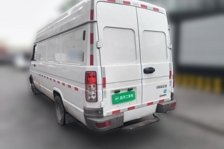 Used Iveco Daily 2021 2.5T V40 2-3 Seater Long Wheelbase Mid-Roof Design with Dual Side Sliding Doors Rear Left 45 Deg