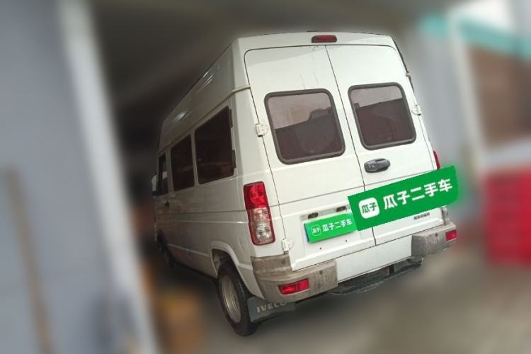 Used Iveco Daily 2021 2.5T A35 M1 Passenger Van 5-9 Seater Short Wheelbase Mid-Roof Design Dual Tires Side Sliding Door Rear Left 45 Deg