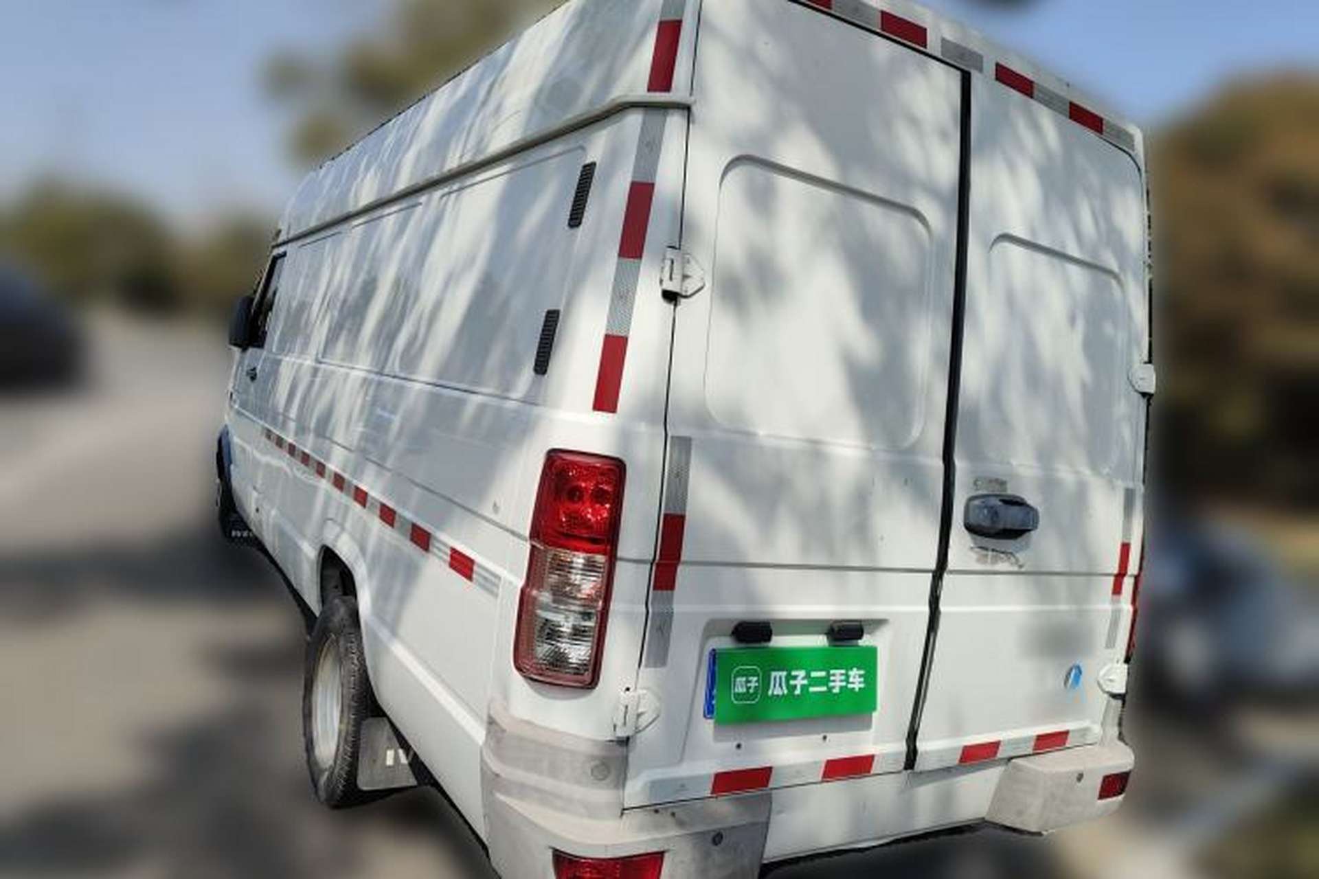 Used Iveco Daily 2021 2.8T V40 VAN厢式 Cargo Van 3-Seater Long Wheelbase Mid-Roof Design Dual Tires Manual Door Rear Left 45 Deg