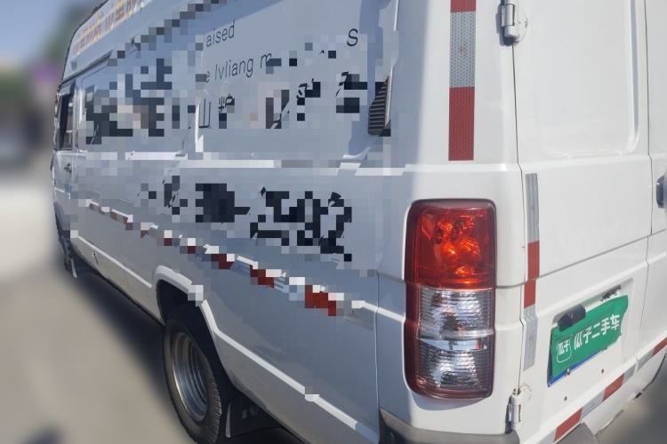 Used Iveco Daily 2021 2.5T V40 2-3 Seater Long Wheelbase Mid-Roof Dual Tires Manual Doors Rear Left 45 Deg