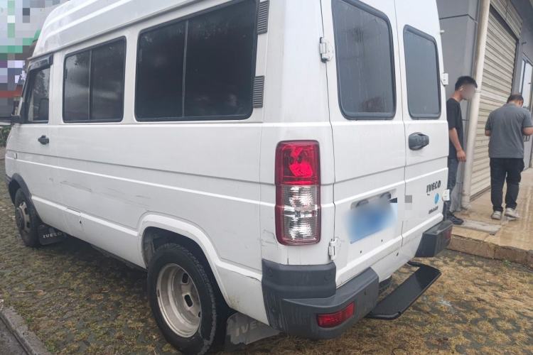 Used Iveco Daily 2021 2.5T A35 M1 Passenger Van 5-9 Seater Short Wheelbase Mid-Roof Design Dual Tires Manual Doors Rear Left 45 Deg