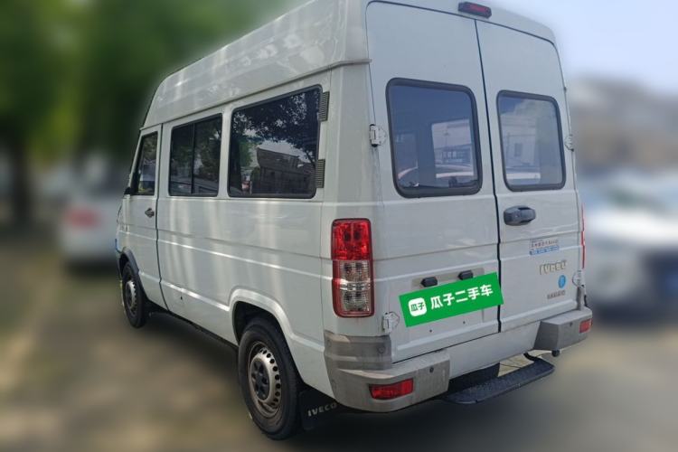 Used Iveco Daily 2021 2.5T A35 M1 Passenger Van 5-9 Seater Short Wheelbase Mid-Roof Design Single Tire Side-Sliding Door Rear Left 45 Deg