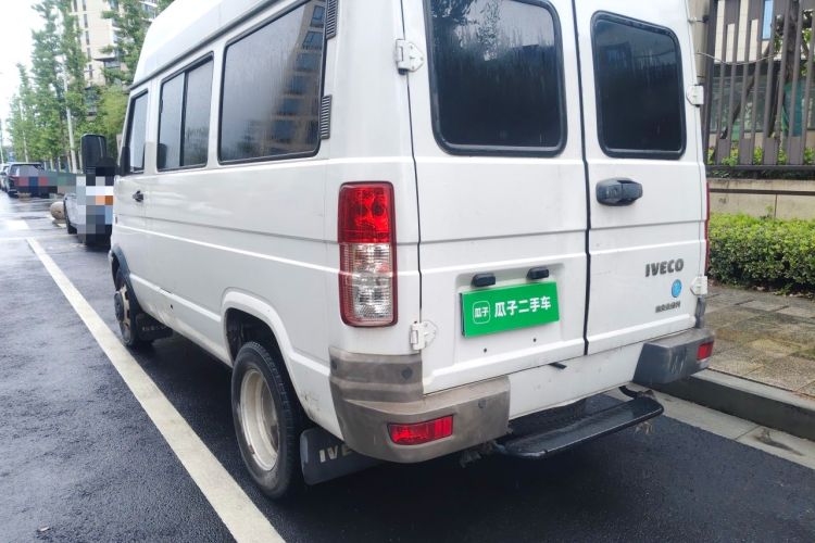 Used Iveco Daily 2021 2.5T A35 M1 Passenger Van 5-9 Seater Short Wheelbase Mid-Roof Design Dual Tires Manual Doors Rear Left 45 Deg