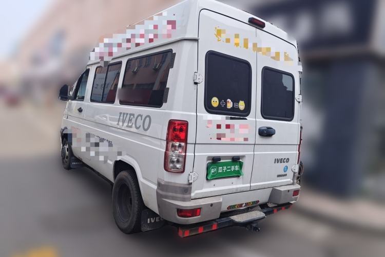 Used Iveco Daily 2021 2.5T A35 M1 Passenger Van 5-9 Seater Short Wheelbase Mid-Roof Design Dual Tires Side Sliding Door Rear Left 45 Deg