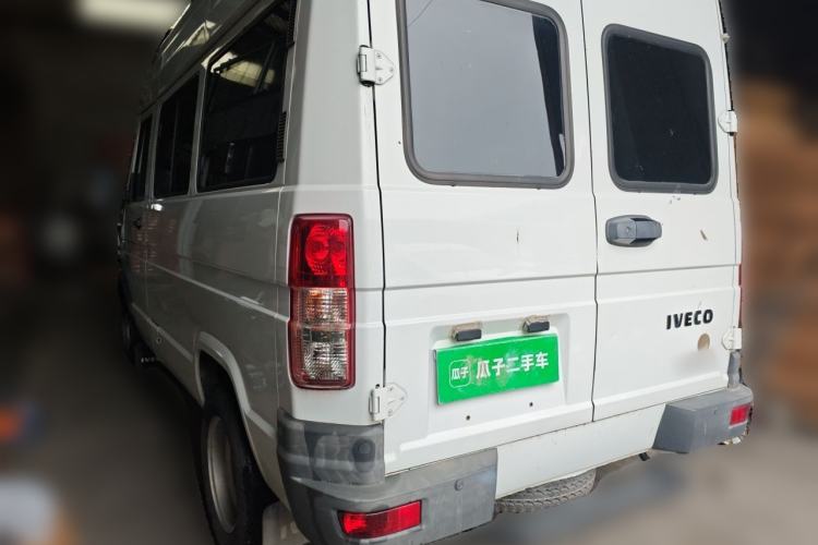 Used Iveco Daily 2021 2.5T A35 M1 Passenger Van 5-9 Seater Short Wheelbase Mid-Roof Design Dual Tires Side Sliding Door Rear Left 45 Deg