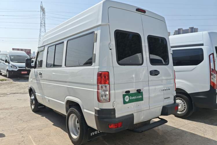 Used Iveco Daily 2021 2.5T A35 M1 Passenger Van 5-9 Seater Short Wheelbase Mid-Roof Design Dual Tires Side Sliding Door Rear Left 45 Deg