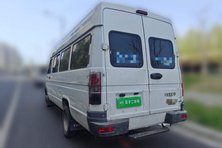 Used Iveco Daily 2021 2.5T A40 M1 Passenger Van 5-9 Seats Long Wheelbase Mid-Roof Design Dual Tires Manual Doors Rear Left 45 Deg