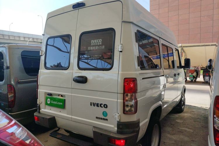 Used Iveco Daily 2021 2.5T A35 M1 Passenger Van 5-9 Seater Short Wheelbase Mid-Roof Design Dual Tires Side Sliding Door Rear Right 45 Deg