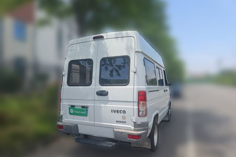 Used Iveco Daily 2021 2.5T A35 M1 Passenger Van 5-9 Seater Short Wheelbase Mid-Roof Design Dual Tires Side Sliding Door Rear Right 45 Deg