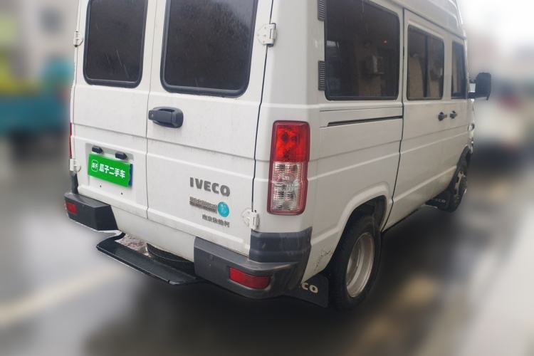 Used Iveco Daily 2021 2.5T A35 M1 Passenger Van 5-9 Seater Short Wheelbase Mid-Roof Design Dual Tires Side Sliding Door Rear Right 45 Deg