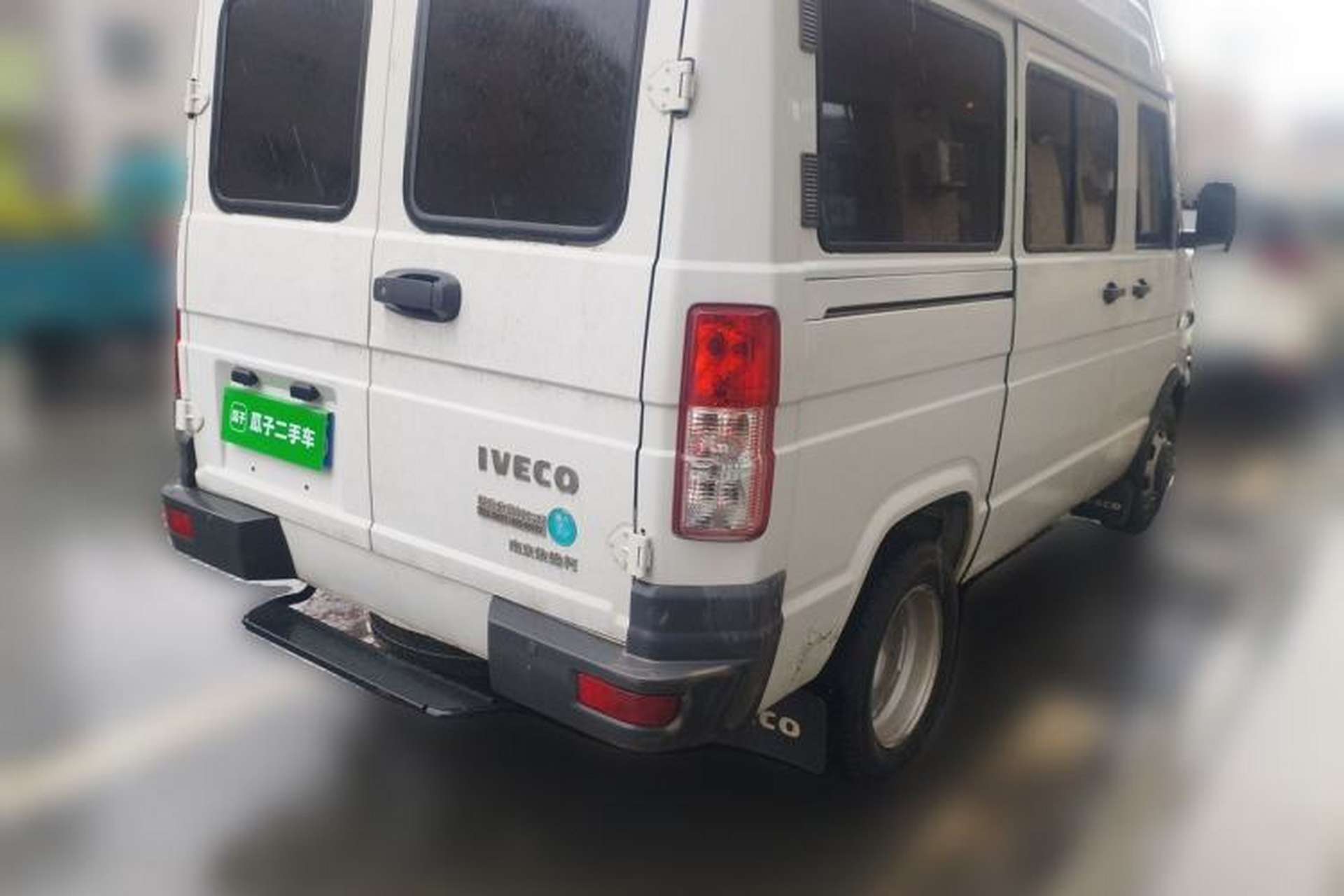 Used Iveco Daily 2021 2.5T A35 M1 Passenger Van 5-9 Seater Short Wheelbase Mid-Roof Design Dual Tires Side Sliding Door Rear Right 45 Deg